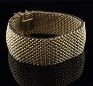An Italian 18ct gold milanese link bracelet, with engraved clasp, 58 grams.