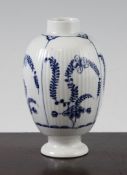 A Worcester blue and white `Immortelle` pattern reeded tea canister, c.1770, decorated with