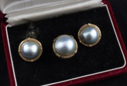 A suite of 14ct gold and mabe pearl jewellery, comprising ring and pair of matching ear clips,