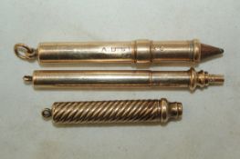 Two late Victorian/Edwardian 9ct gold propelling pencils, one with spiral twist decoration and an