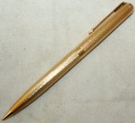 An early 1960`s engine turned 18ct gold Parker pencil, 5in.