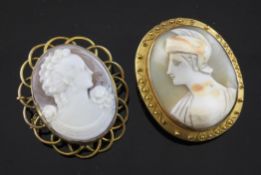 An Edwardian 15ct gold mounted cameo brooch, of oval form, carved with bust of a Roman centurion to