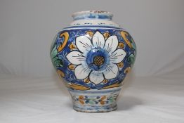 A Sicilian maiolica ovoid jar, first half 18th century, painted with white petalled flowers amid