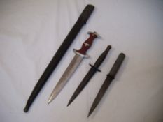 A German SA dagger, an Italian MVSN fascist dagger, a commando knife and various other knives,