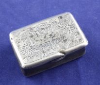 A late 19th/early 20th century Chinese silver snuff box, with engraved inscription and lid decorated