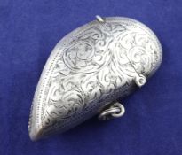 An Edwardian novelty silver vesta case modelled as a muscle shell, with engraved monogram and