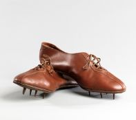 A pair of vintage running spikes,
brown leather, suede lining, size 10, very good condition,