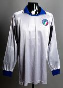 Walter Zenga: a grey Italy goalkeeping jersey 1989-90,
long-sleeved

This jersey was from the game v