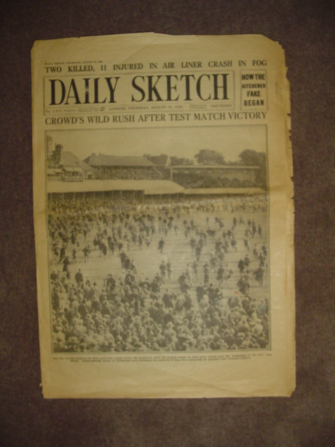 A Daily Sketch newspaper 19th August 1926 with full front page photograph of the "crowd's wild