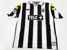 Edgar Davids: a black & white striped Juventus No.26 Serie A jersey season 2000-01, short-sleeved,