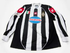 Mauro Camoranesi: a black & white striped Juventus No.16 UEFA Champions League jersey season 2001-