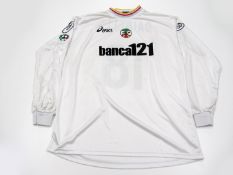 Dario Dainelli: a white Lecce No.18 Serie A jersey season 2000-01, long-sleeved, Lega Calcio badge,