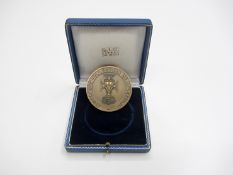 Athletics memorabilia,
comprising: a cased bronze Portuguese Athletics Federation medal; a keyring