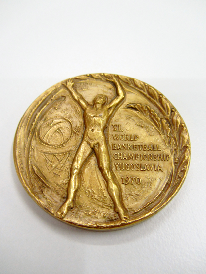A medal for the 1970 Basketball World Championhips in Yugoslavia,
by Bertoni of Milan; together with