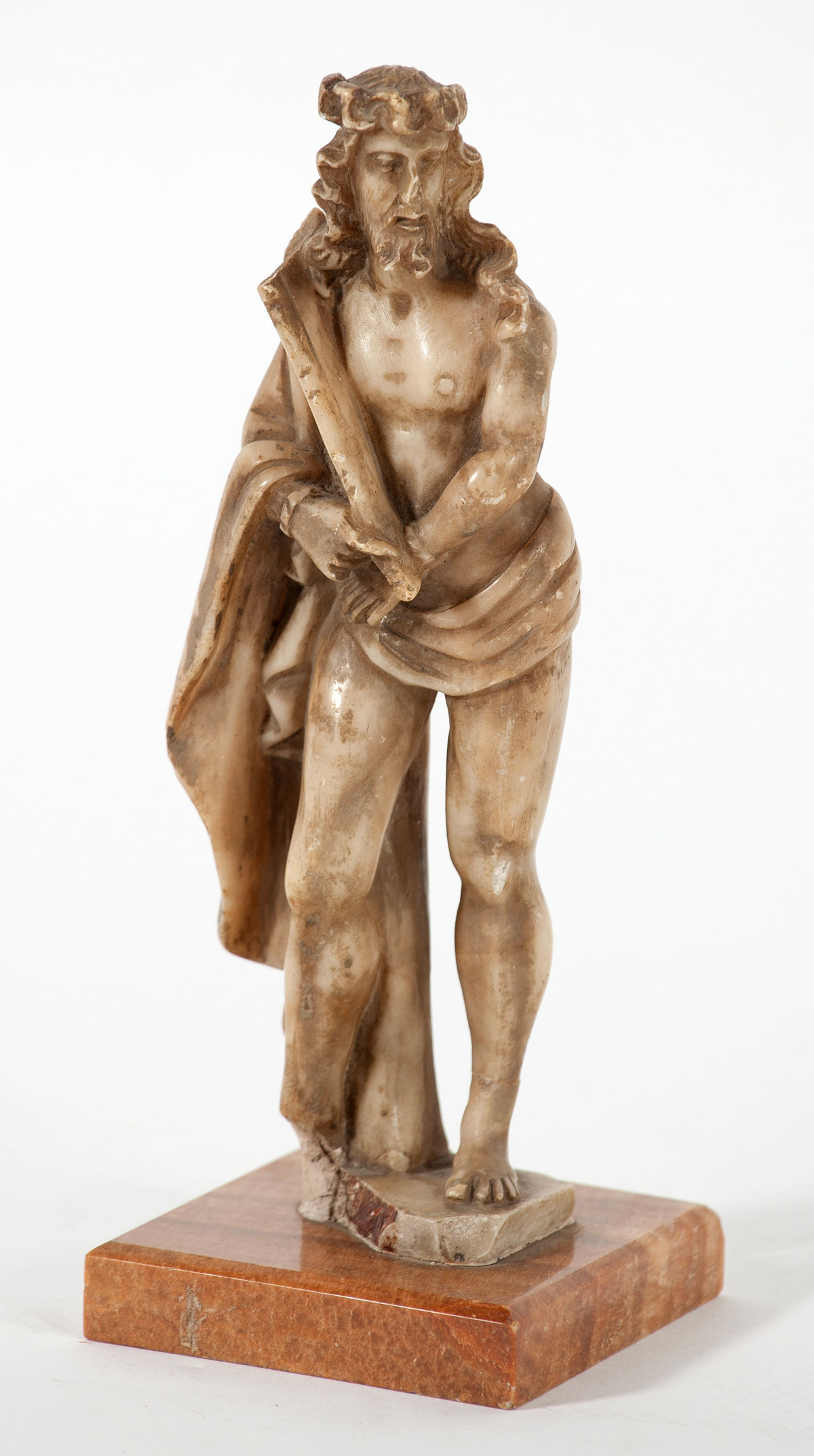 “Cristo”, scultura in alabastro, XVII sec., H 25 cm (mancanze e rotture). Starting Bid: ?250