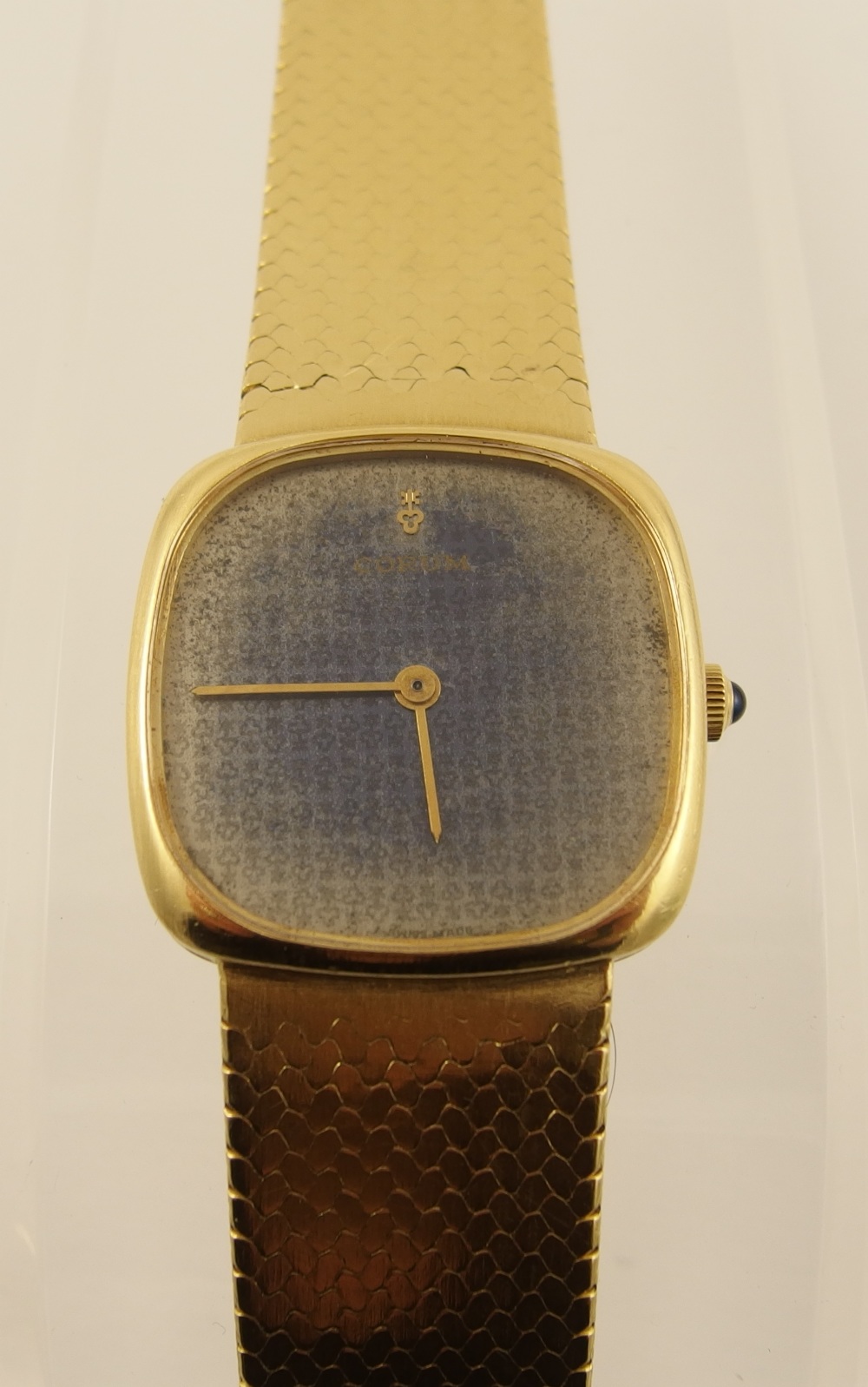 An 18ct gentleman`s Watch the blue and gold holographic Corum logo pattern dial with gold coloured