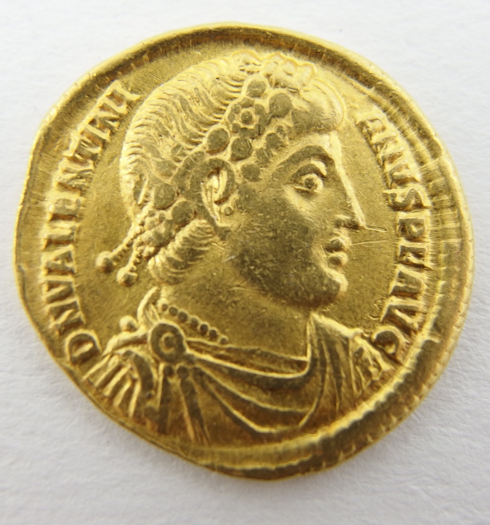 Roman Empire gold solidus Valentinian I A.D 364 - 375 Rev: Restitvtor Repvbicae Emperor holding