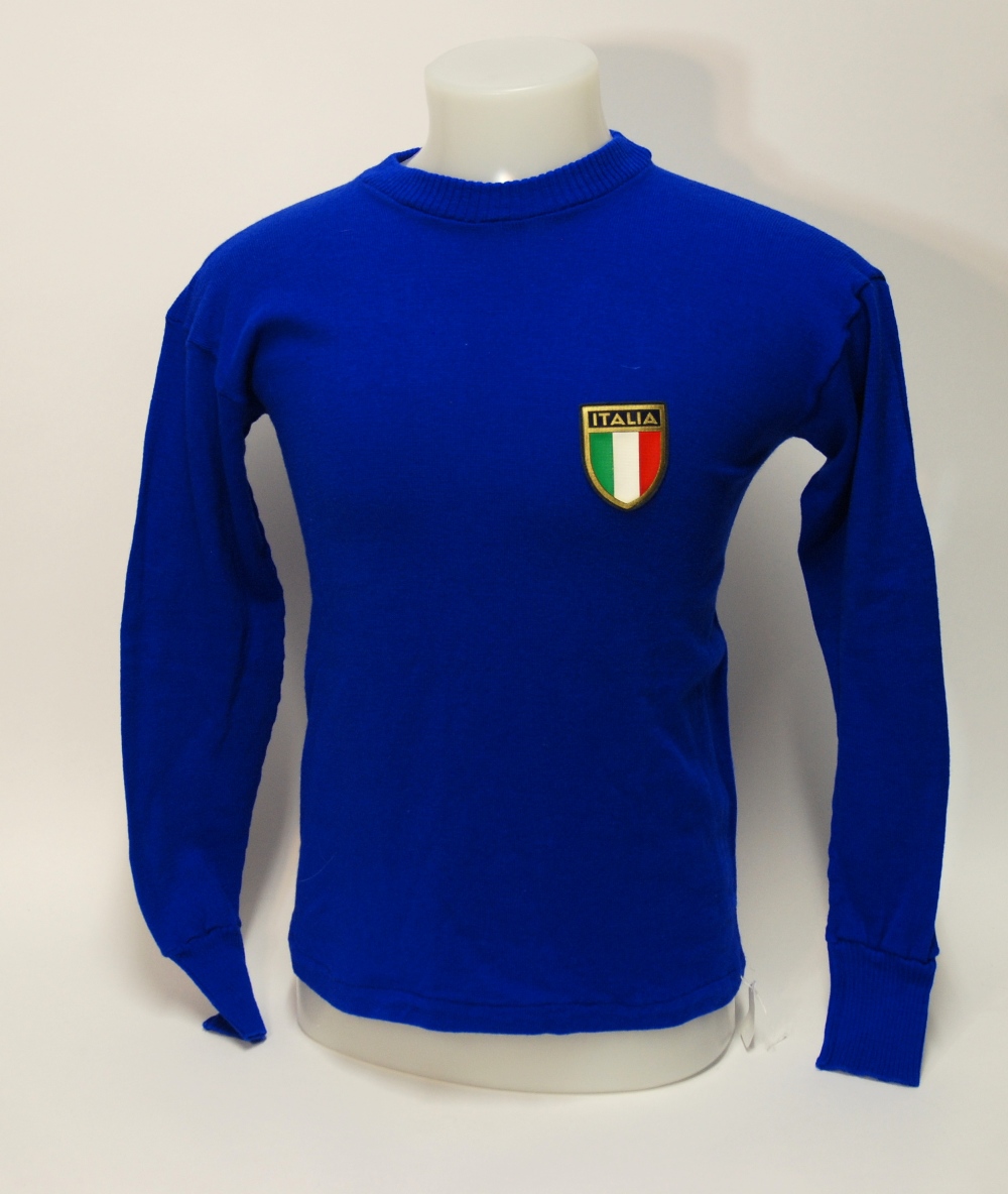 A blue woollen Italy International shirt No.10, with crew-neck collar and embroidered/printed badge,