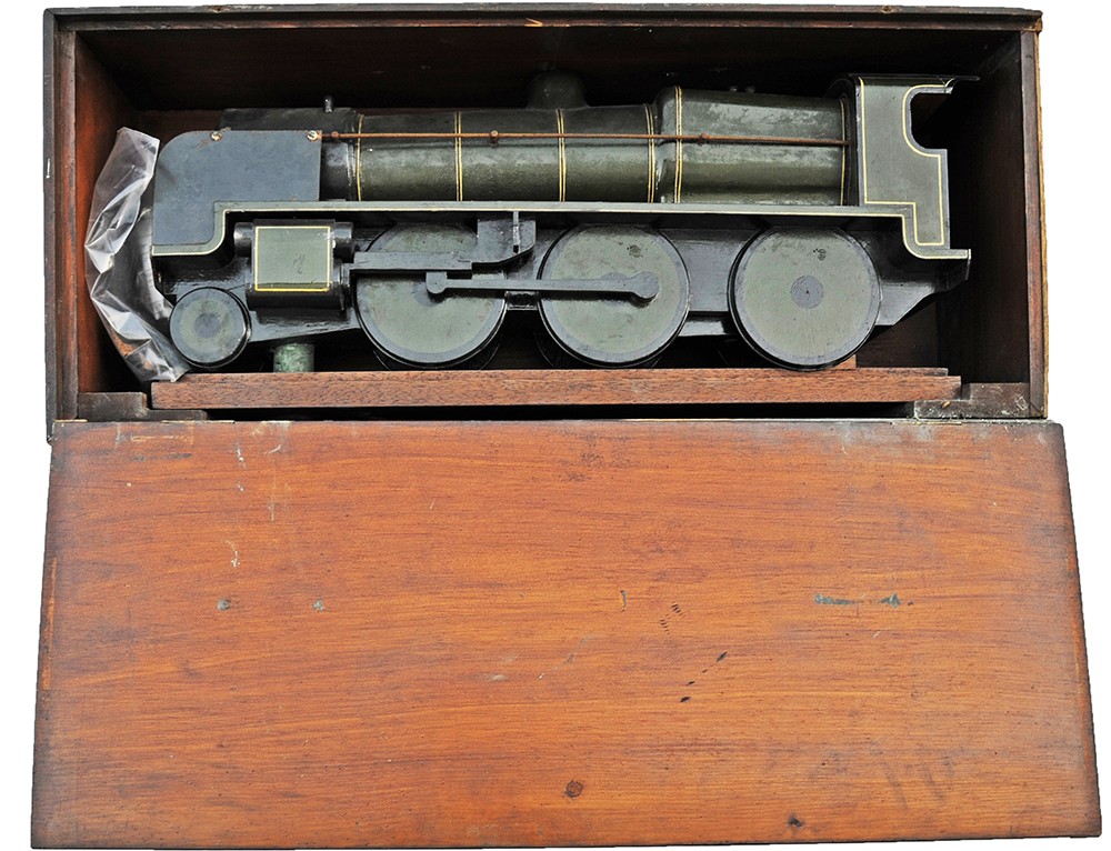 Original Southern Railway Travelling Model in wooden case of `U` Class Engine. Crafted at