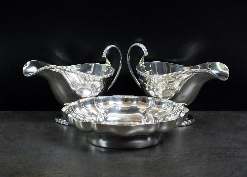 A lobed silver bowl, Barker Brothers Silver Ltd, Birmingham 1960, of circular form, 15.5cm diameter,