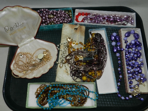 A small assortment of costume jewellery and a compact