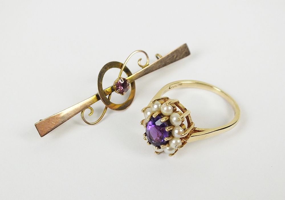 A 9ct gold amethyst and split pearl set cluster ring, together with a garnet set yellow metal bar