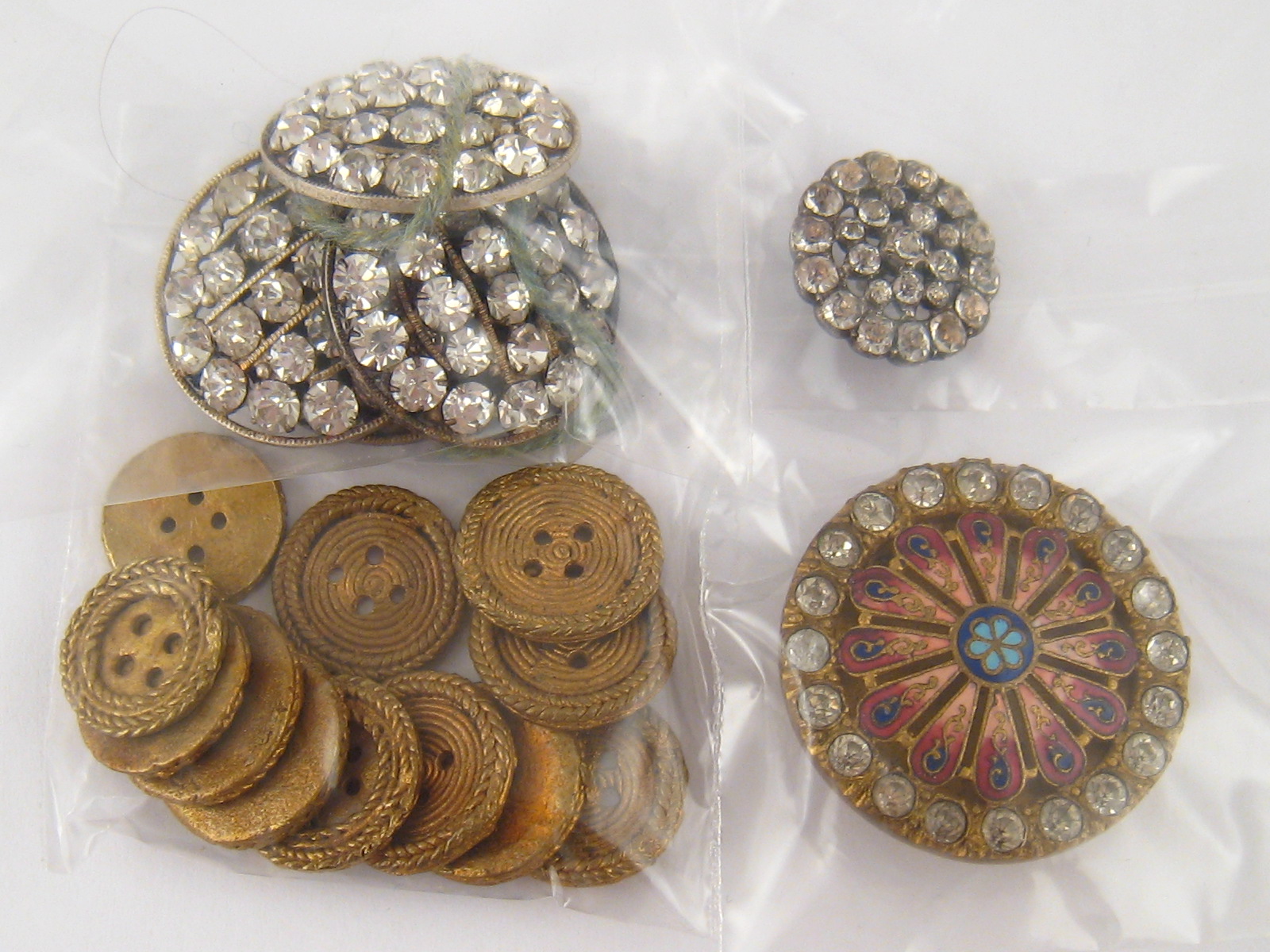 A mixed lot of antique / vintage buttons including one enamelled example