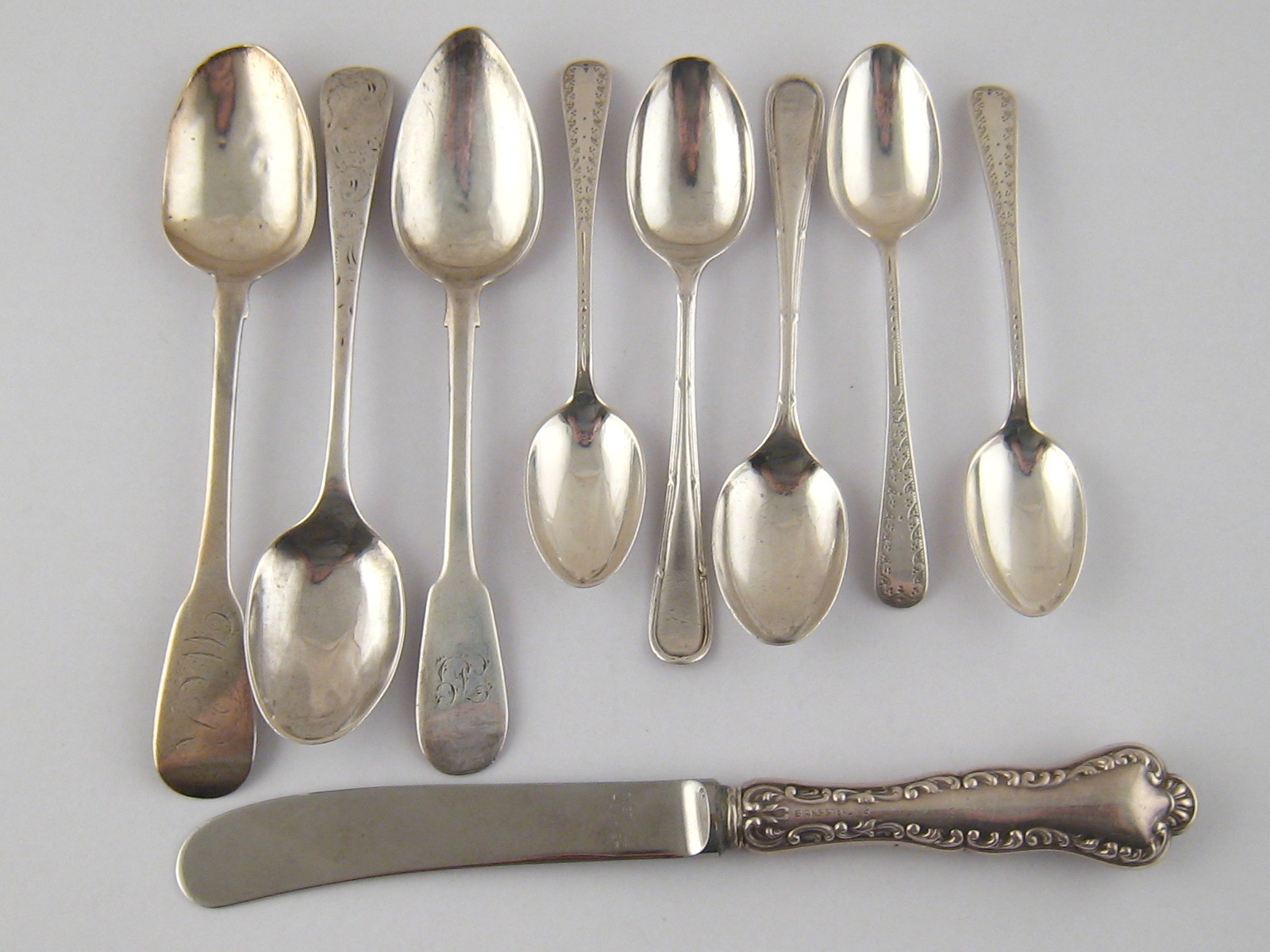 Two Georgian Irish silver fiddle pattern teaspoons, John Buckton, Dublin 1821 and 1828, and six