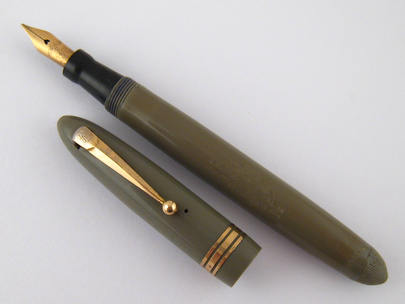 A Swan Mabie Todd fountain pen in light grey, model 4230, twist fill, Swan ball end clip, Made in