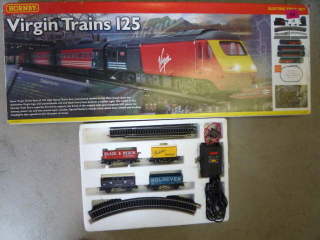 Model Railways. Hornby Virgin Trains 125 Train Set with locomotive and two coaches, four goods