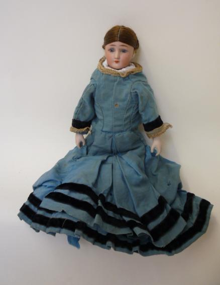 Dolls & Equipment. A Simon & Halbig bisque shoulder head girl doll with fixed blue glass eyes,
