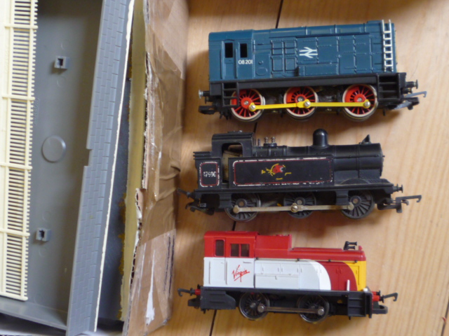 Model Railways. Three playworn locomotives and accessories including 08 Shunting locomotive, Jinty