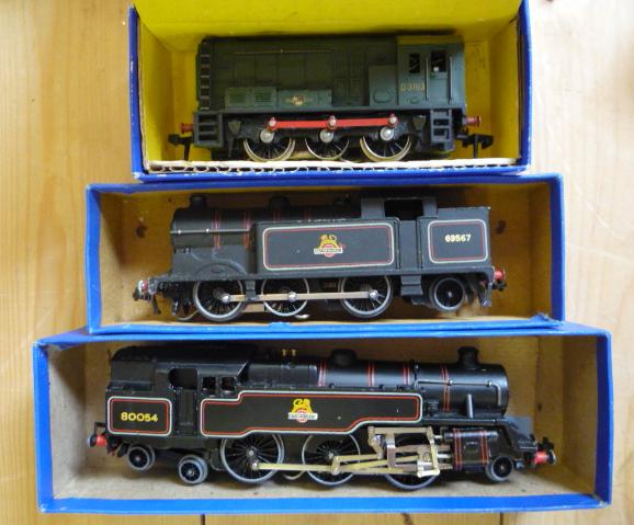 Model Railways. Three Hornby Dublo locomotives comprising 3231 0-6-0 Diesel shunting locomotive,