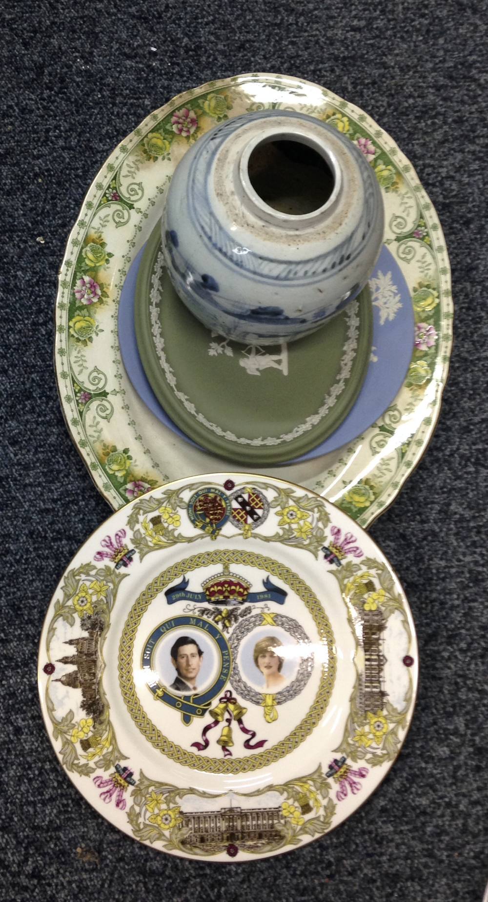 Various ceramic items to include a Coalport limited edition plate, Charles and Diana`s wedding.