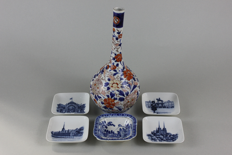 A 20th century Japanese bottle vase decorated in the Imari style, 25cm high, together with a 19th