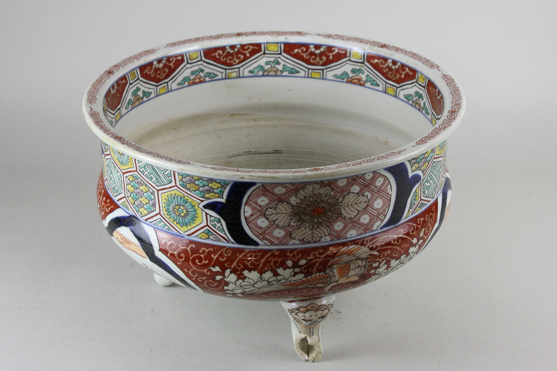 A Japanese Imari jardiniere, circular shape raised on three scroll feet (a/f), decorated with panels