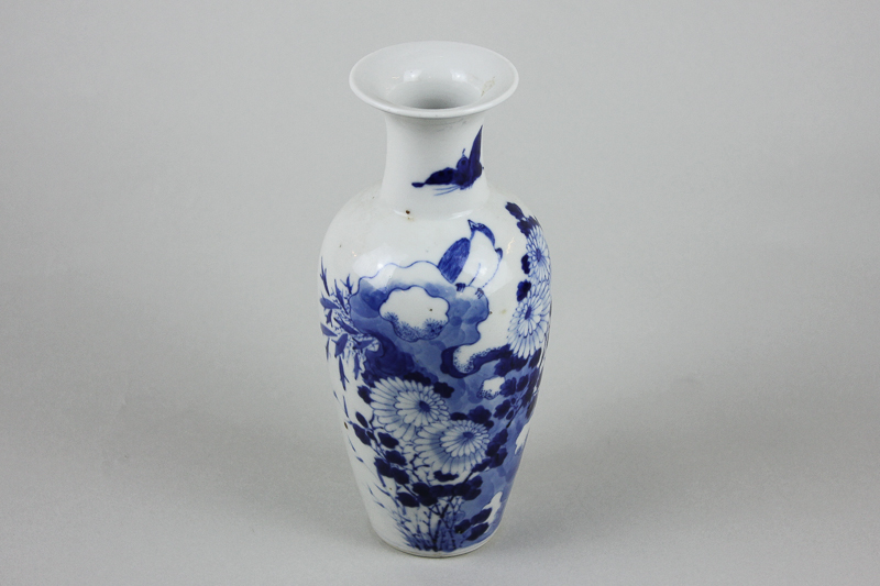 A Chinese blue and white porcelain vase, decorated with blossom and foliage, four character marks to