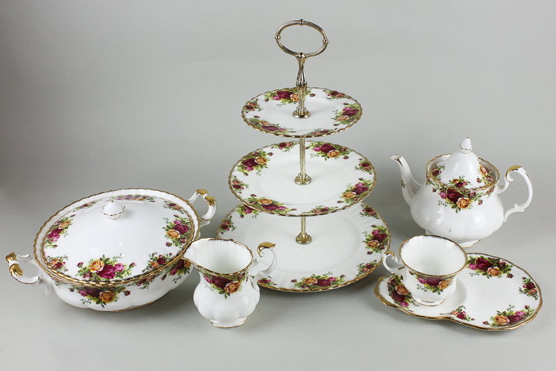 A large Royal Albert Old Country Rose pattern dinner, tea and coffee service comprising twelve