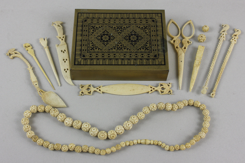 A Japanese carved ivory bead necklace and other small ivory carved items