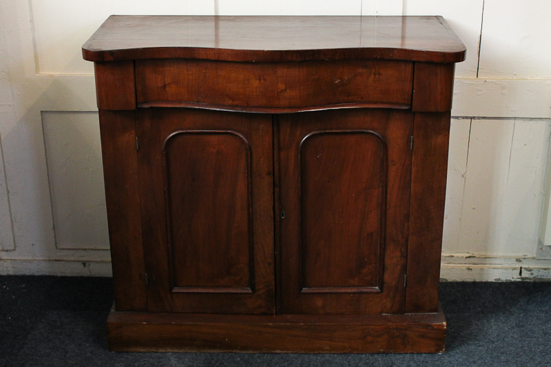 A Victorian mahogany serpentine chiffonier with drawer above cupboard, 90cm