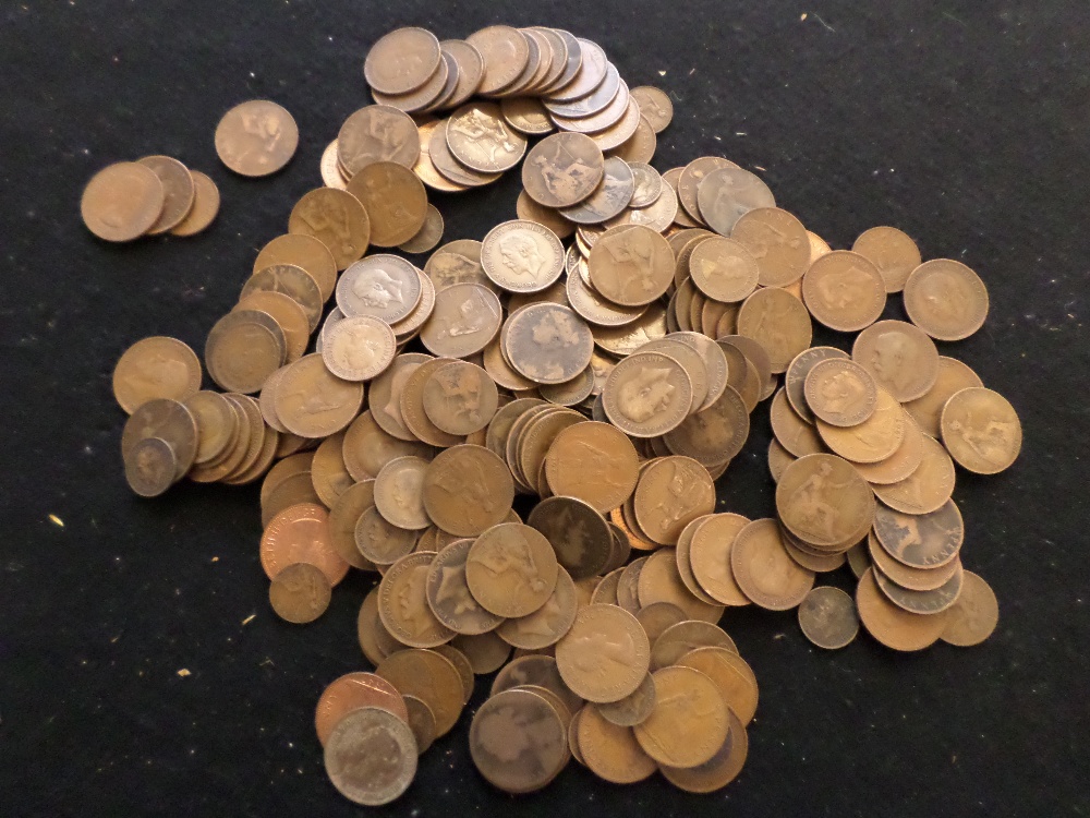 Large collection of old pennies, halfpennies and farthings