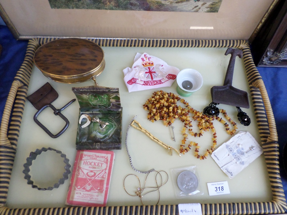 Tray of costume jewelery