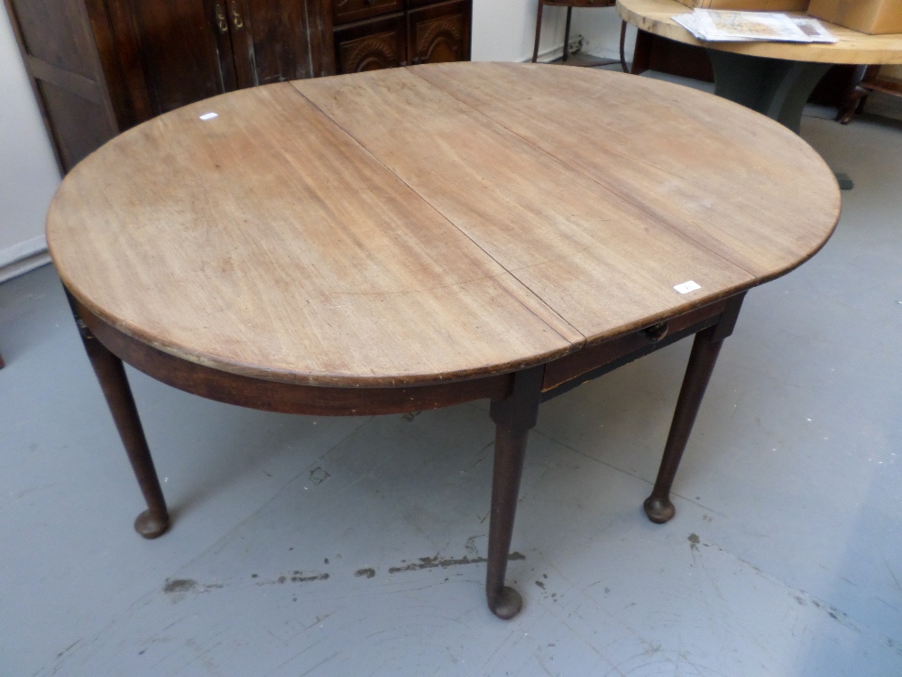 Drop leaf table with Georgian style feet