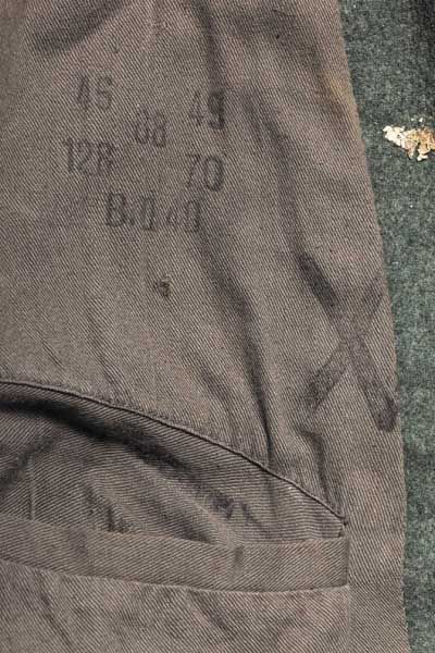 Vier abgeänderte Uniformteile der Wehrmacht  Feldbluse für Offiziere des Heeres, ein - Image 2 of 4