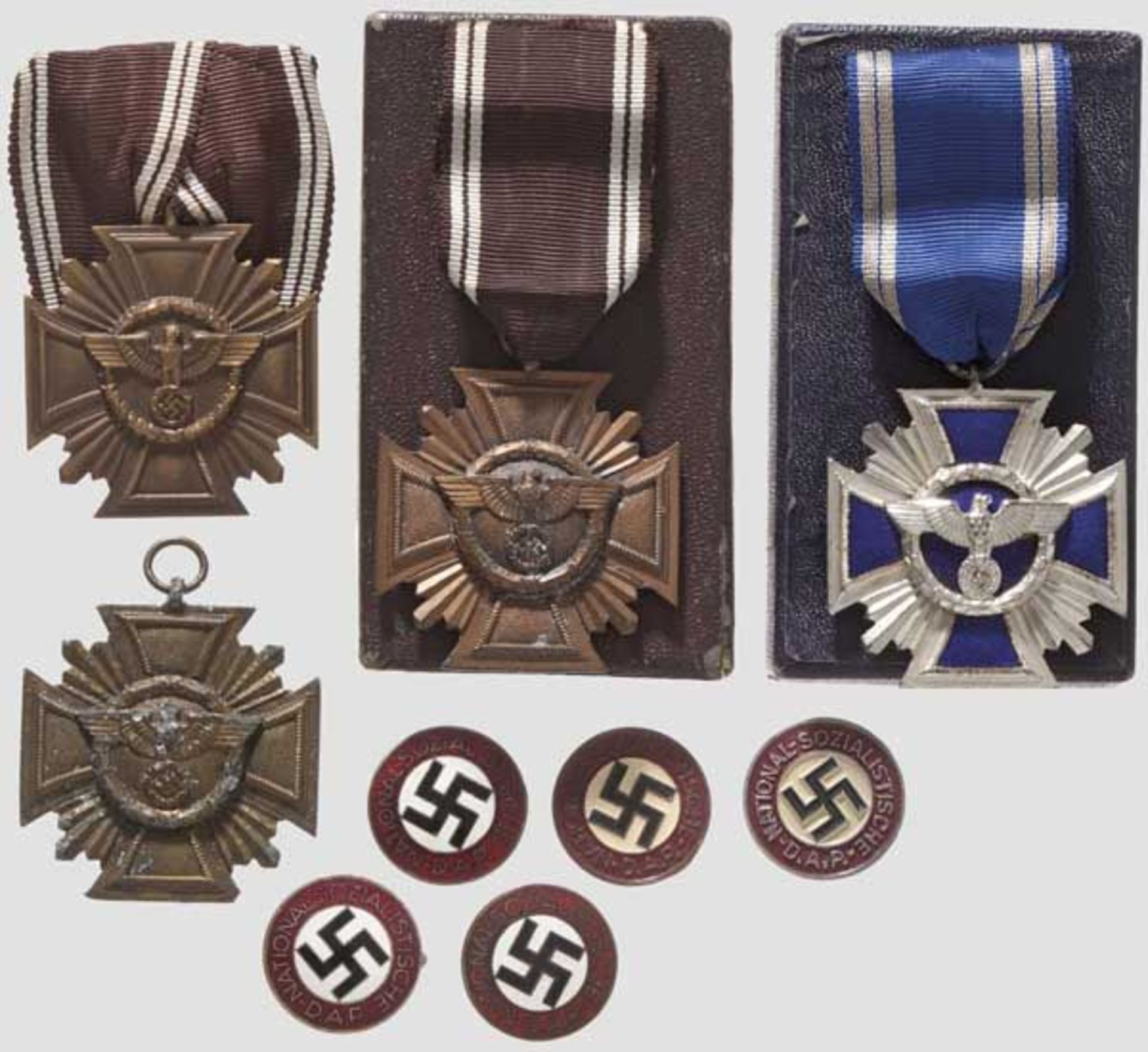 NSDAP Dienstauszeichnungen - vier Exemplare   Blau emailliertes Kreuz (dicke, qualitätvolle