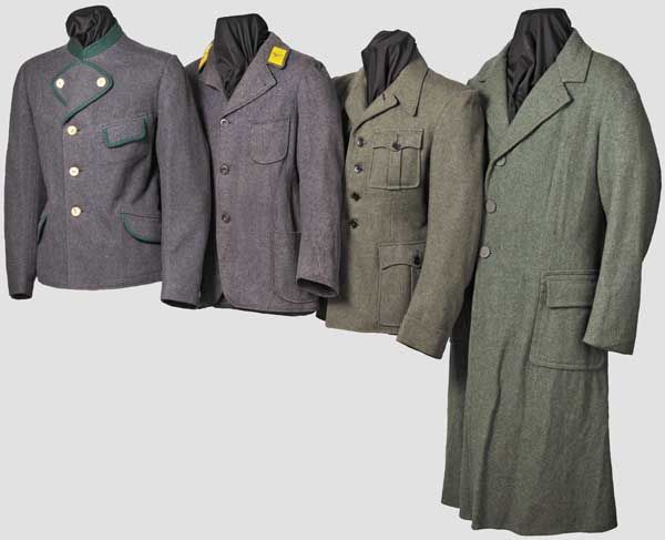 Vier abgeänderte Uniformteile der Wehrmacht  Feldbluse für Offiziere des Heeres, ein