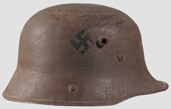 A lightweight steel helmet M 16, Prussian police  90 % brown paint, 85 % black/white painted shield, - Image 2 of 3