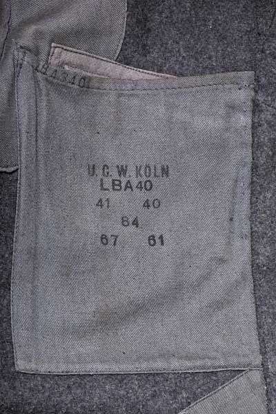 Vier abgeänderte Uniformteile der Wehrmacht  Feldbluse für Offiziere des Heeres, ein - Image 4 of 4