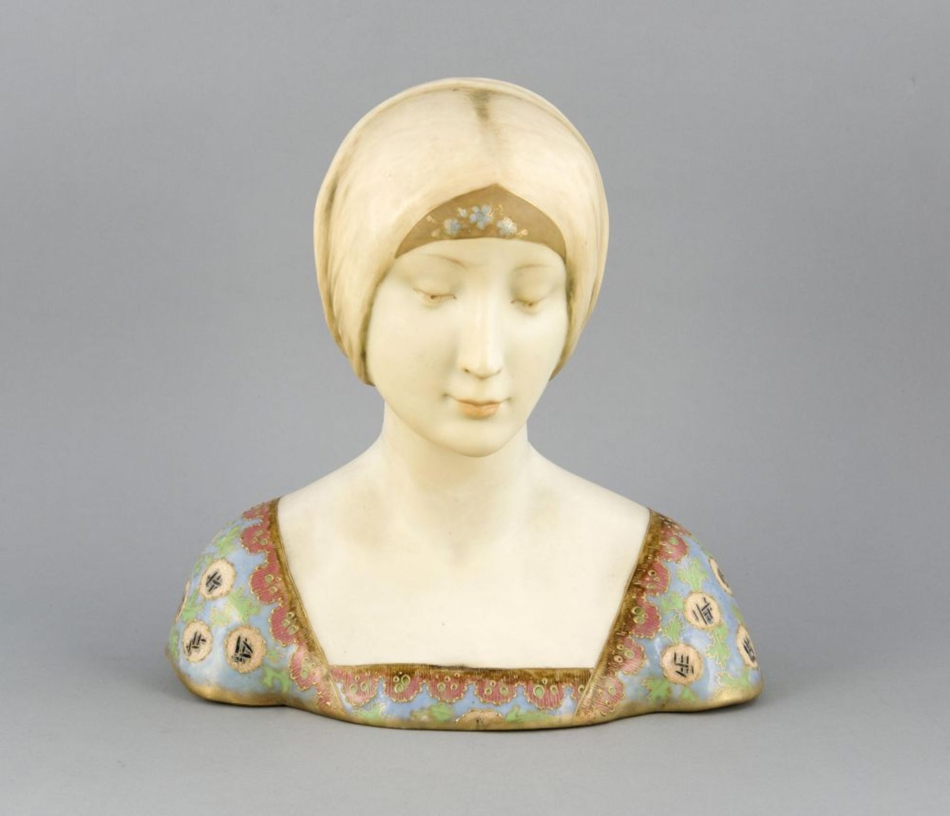 Jugendstil-Büste, Turn bei Teplitz, Böhmen, um 1910-20, junge Frau mit zusammengebundenen Haaren,