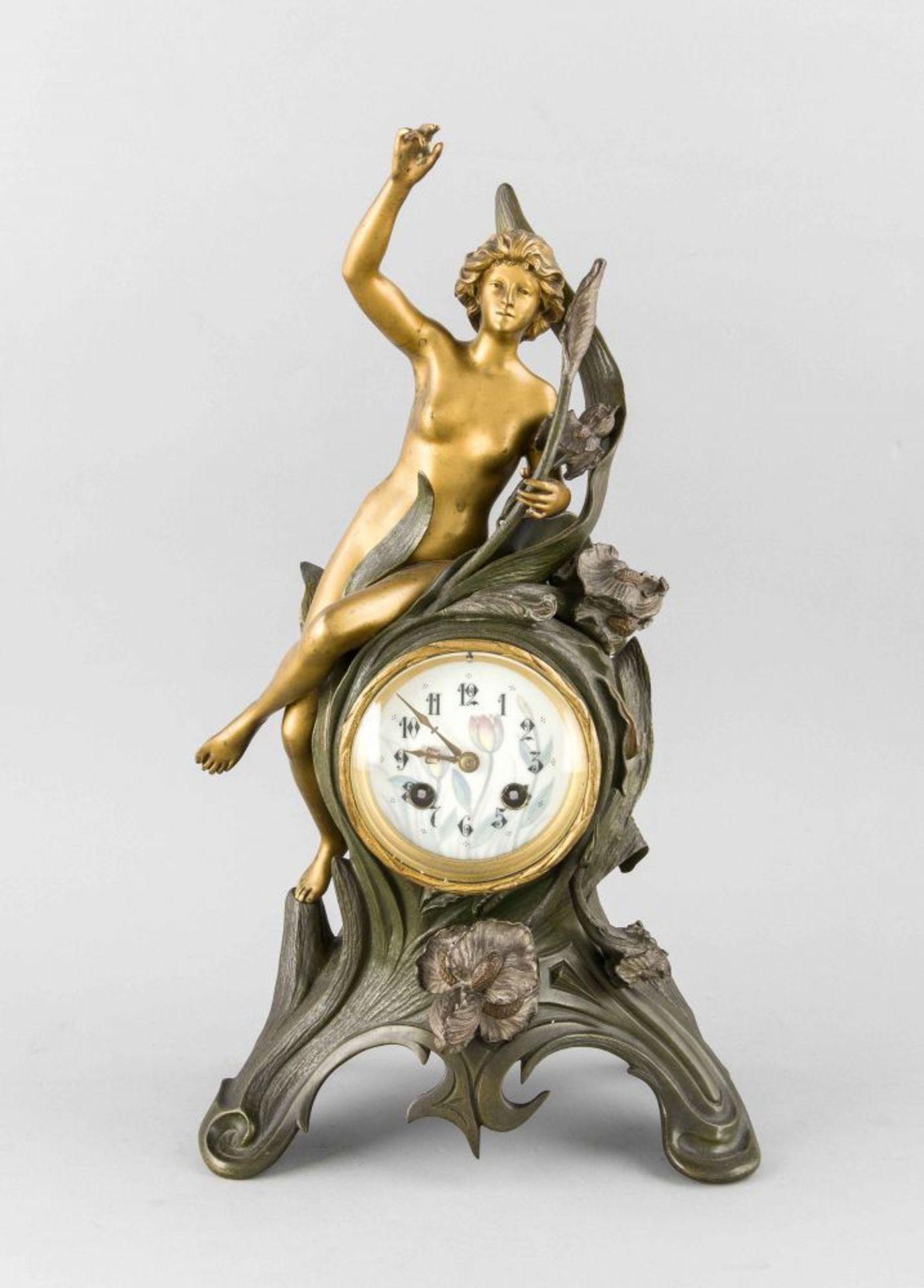 Dekorative Jugendstil-Pendule, um 1900, Bronze patiniert/vergoldet, floral gestaltetes Gehäuse,